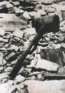 Mazza di legno utilizzata nel campo di Jasenovac per frantumare il cranio dei prigionieri 
